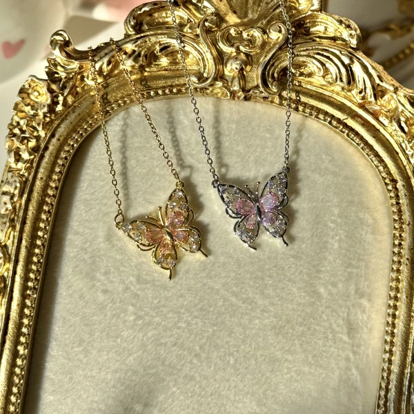 Pembe Taşlı Kelebek Kolye