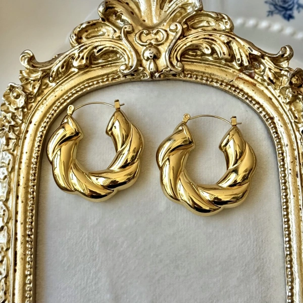 Burgu Küpe