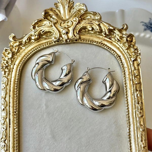 Burgu Küpe