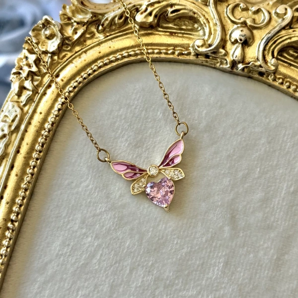 Pembe Kelebek ve Kalp Kolye