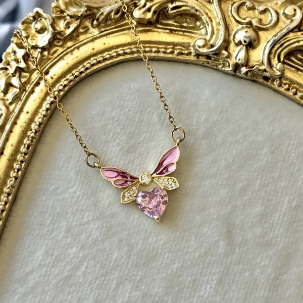 Pembe Kelebek ve Kalp Kolye