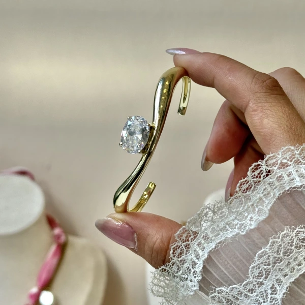 Oval Taşlı Bilezik