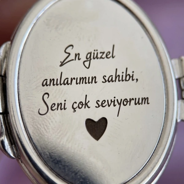 Fotoğraf ve Yazı detaylı Aynalı Ruj Charmı