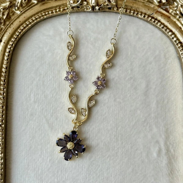 Mor Taşlı Lavender Daisy Kolye