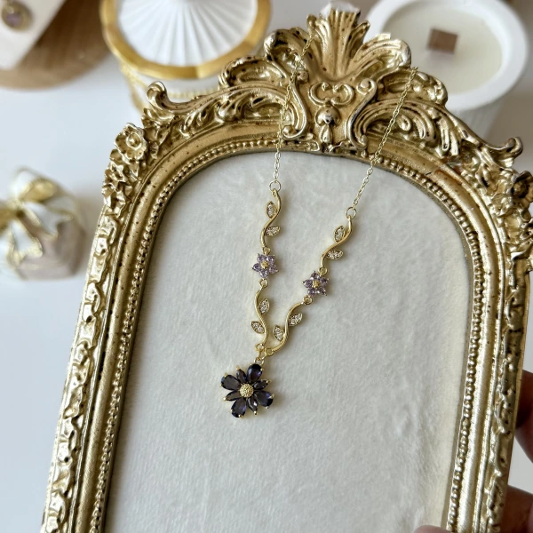 Mor Taşlı Lavender Daisy Kolye