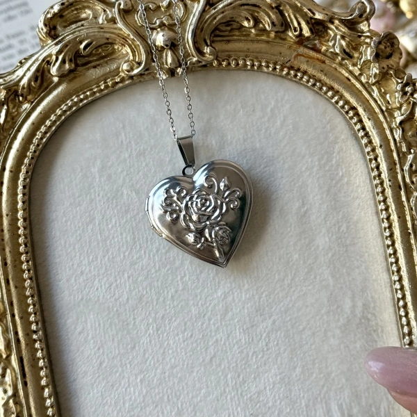 Gül Desenli Fotoğraflı ve Yazılı Fotoğraflı Kolye (2,1 cm)