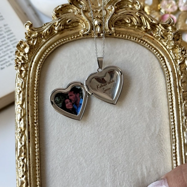 Gül Desenli Fotoğraflı ve Yazılı Fotoğraflı Kolye (2,1 cm)