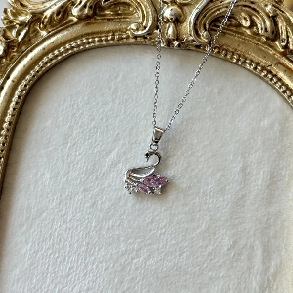 Pembe Kuğu Kolye