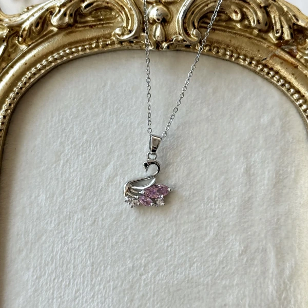 Pembe Kuğu Kolye