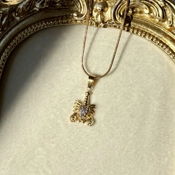Scorpion Crown Kolye