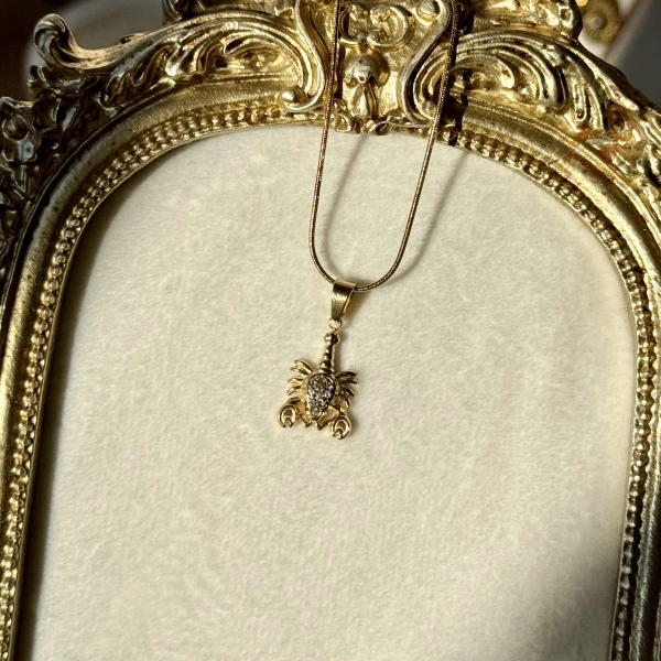 Scorpion Crown Kolye