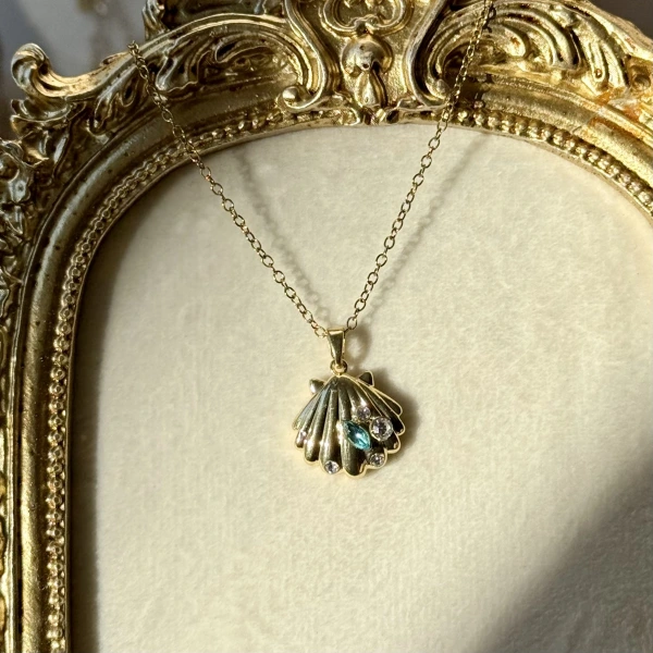 Venus Shell Kolye