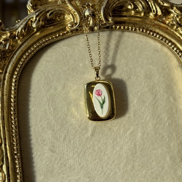 Lale Desen Kapaklı Fotoğraflı Kolye (1.6 cm)