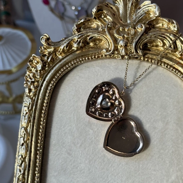 Taşlı Kalp Kapaklı Fotoğraflı Kolye (1.5 cm)