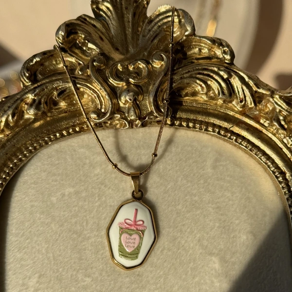 Love Yazılı Kolye