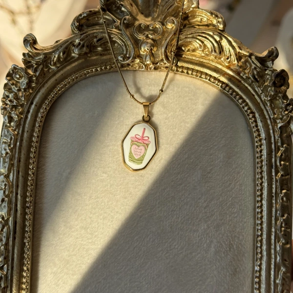Love Yazılı Kolye