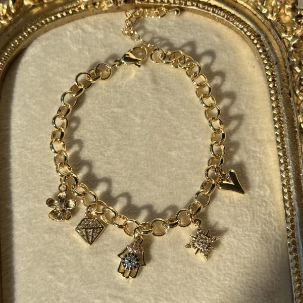 Hamsa Eli Çok Charmlı Bileklik