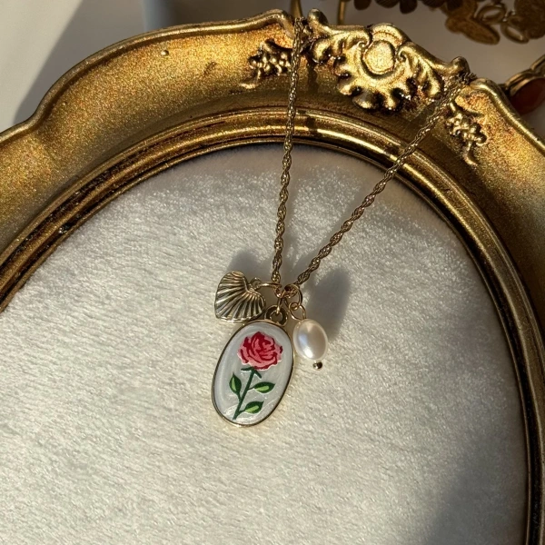 Vintage Gül Çok Charmlı Kolye