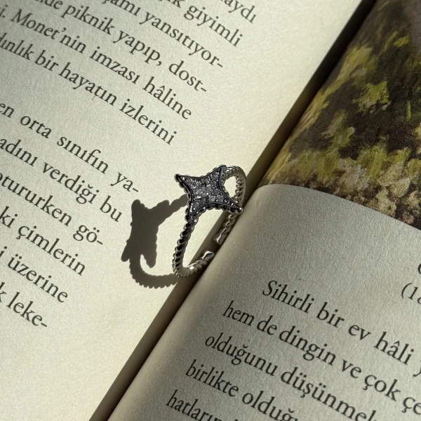 Taşlı Kuzey Yıldızı Yüzük