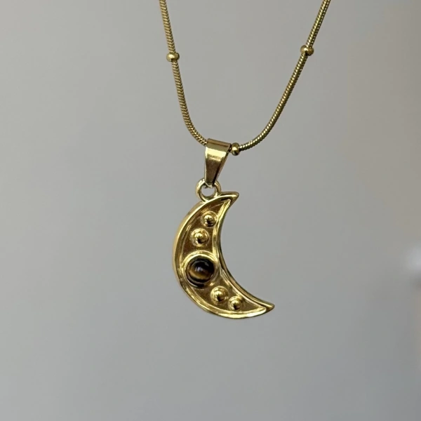 Kehribar Taşlı Hilal Kolye