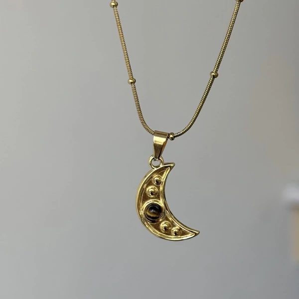 Kehribar Taşlı Hilal Kolye