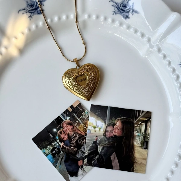 Kapakta Harfli Kalp Fotoğraflı Kolye (2,1 cm)