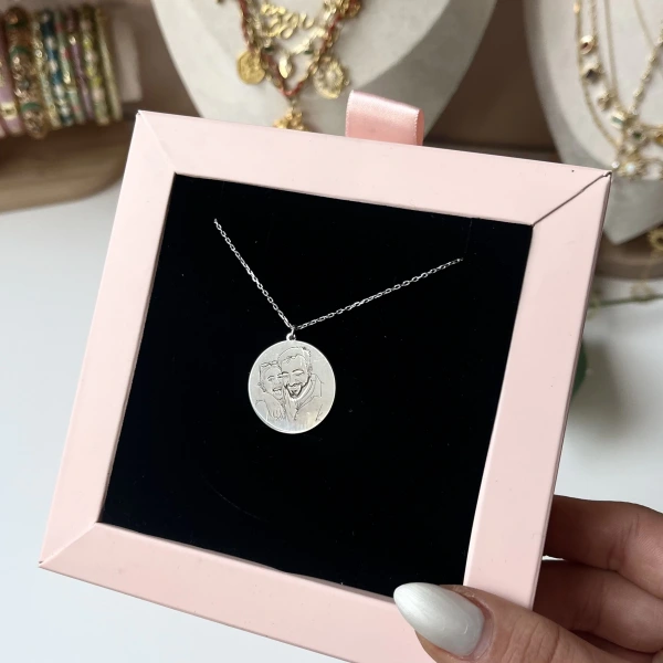 925 Ayar Gümüş Yuvarlak Portre Kolye