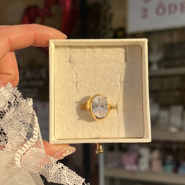 Beyaz Taşlı Vintage Yüzük I 14 Altın Kaplama