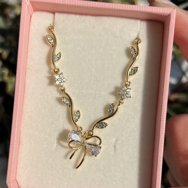 Beyaz Tulip Gardenia Kurdale Kolye I Çelik