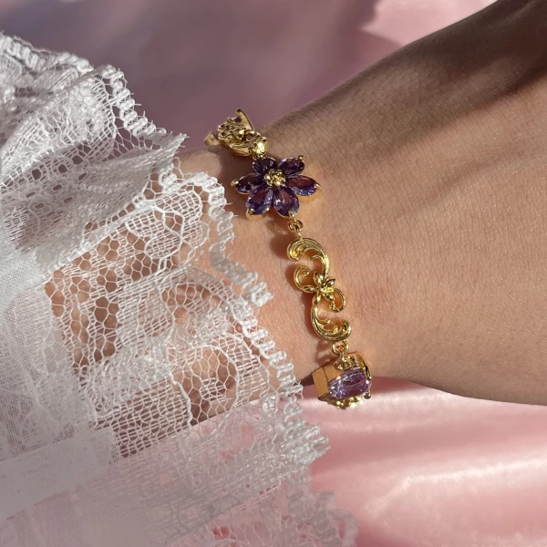 Mor Prenses Çiçekli Kalp ve Vintage Objeli Bileklik