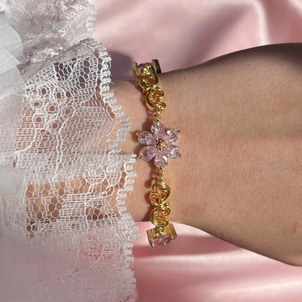 Pembe Prenses Çiçekli Kalp ve Vintage Objeli Bileklik