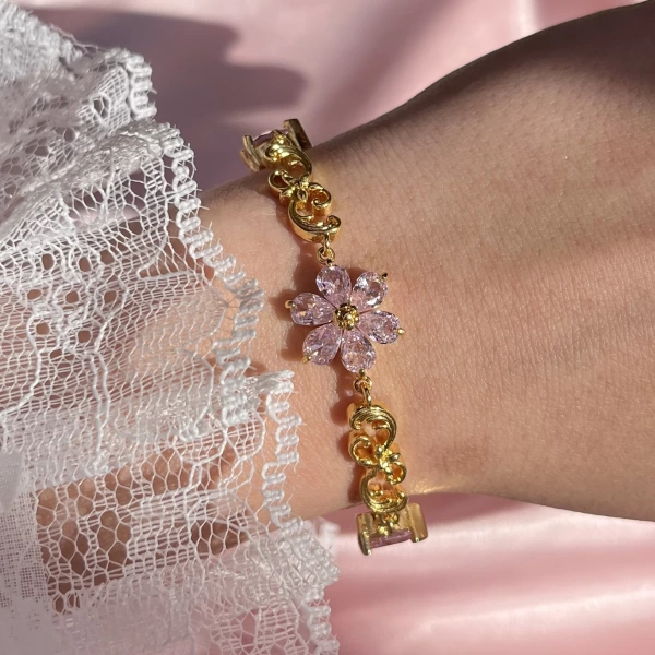 Pembe Prenses Çiçekli Kalp ve Vintage Objeli Bileklik