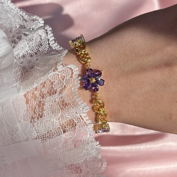 Mor Prenses Çiçekli Kalp ve Vintage Objeli Bileklik