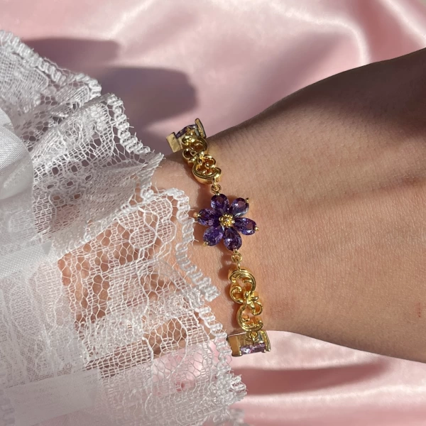 Mor Prenses Çiçekli Kalp ve Vintage Objeli Bileklik