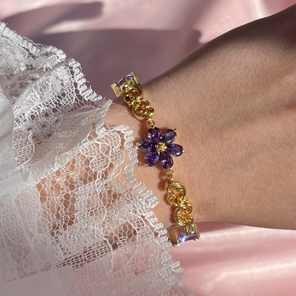 Mor Prenses Çiçekli Kalp ve Vintage Objeli Bileklik