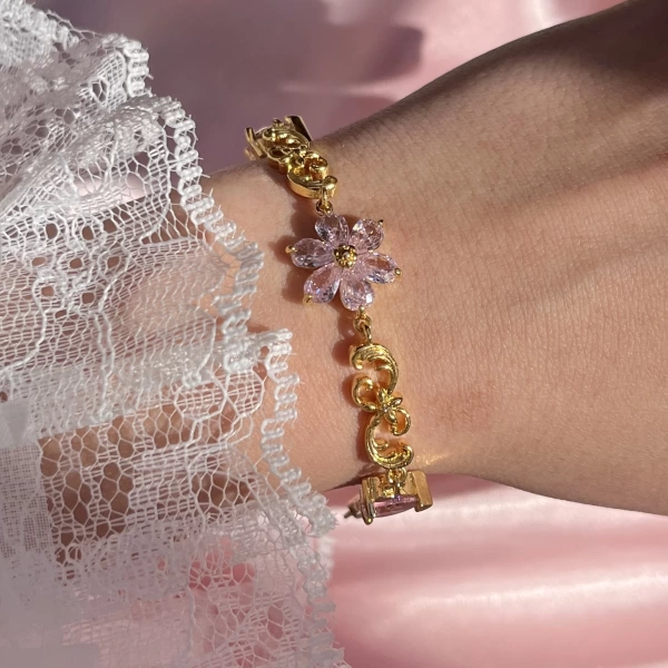 Pembe Prenses Çiçekli Kalp ve Vintage Objeli Bileklik