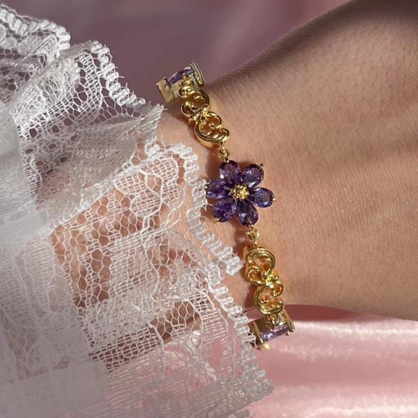 Mor Prenses Çiçekli Kalp ve Vintage Objeli Bileklik