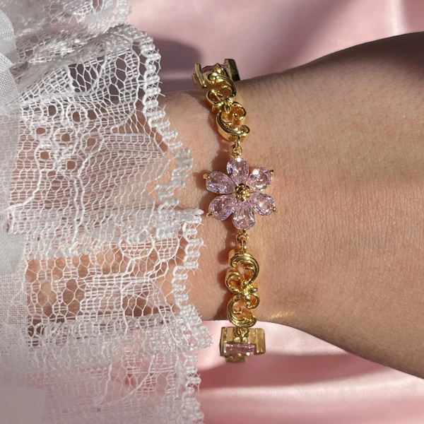 Pembe Prenses Çiçekli Kalp ve Vintage Objeli Bileklik