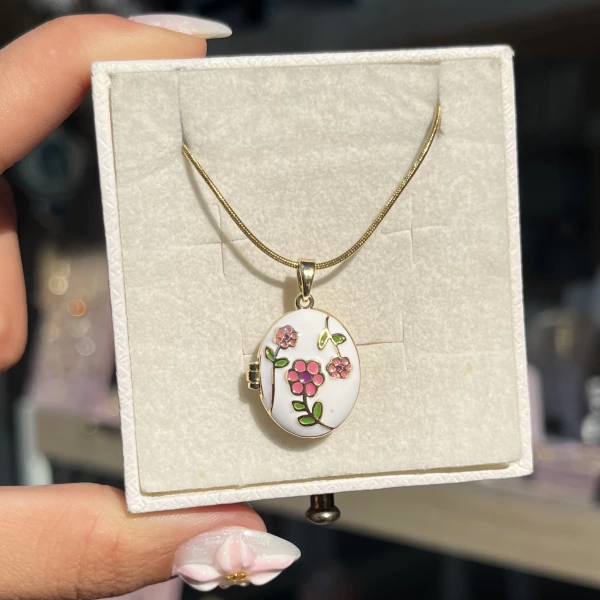 Çiçek Desenli Mineli Oval Fotoğraflı Kolye
