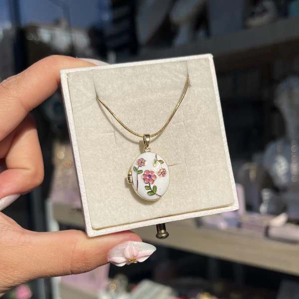 Çiçek Desenli Mineli Oval Fotoğraflı Kolye