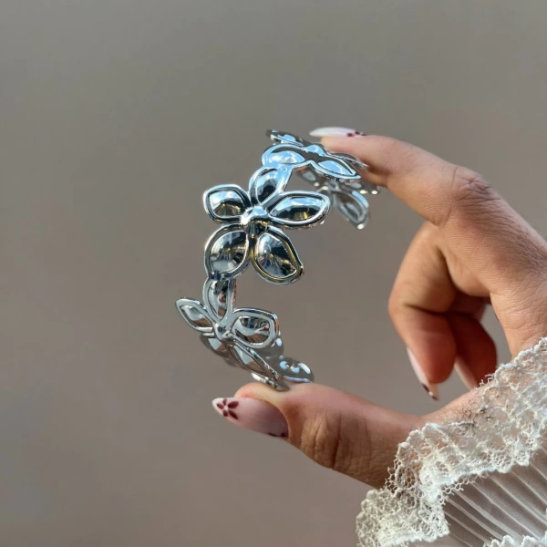 Çiçek Tasarımlı Bileklik