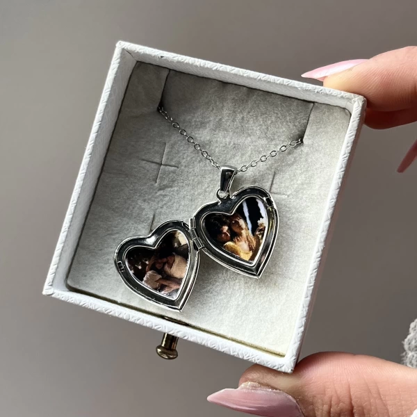 Çift Fotoğraflı İşlemeli Kapaklı Kalp Kolye | Çelik (1.7 cm)