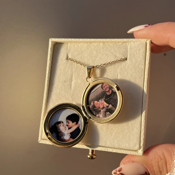 Çift Fotoğraflı Yuvarlak Kapaklı Altın Kolye (2 cm)