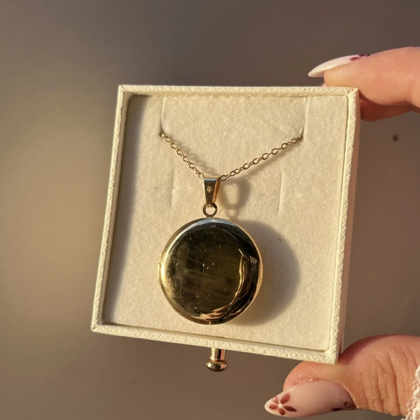 Çift Fotoğraflı Yuvarlak Kapaklı Altın Kolye (2 cm)