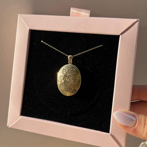 Desenli Kapak Fotoğraflı Oval Kolye (2,3 cm)
