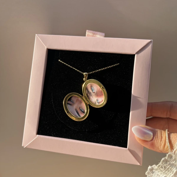 Desenli Kapak Fotoğraflı Oval Kolye (2,3 cm)