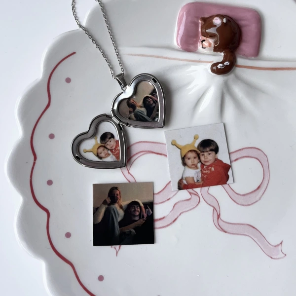 Desenli Kapaklı Çift Fotoğraflı Kolye (2,1 cm)