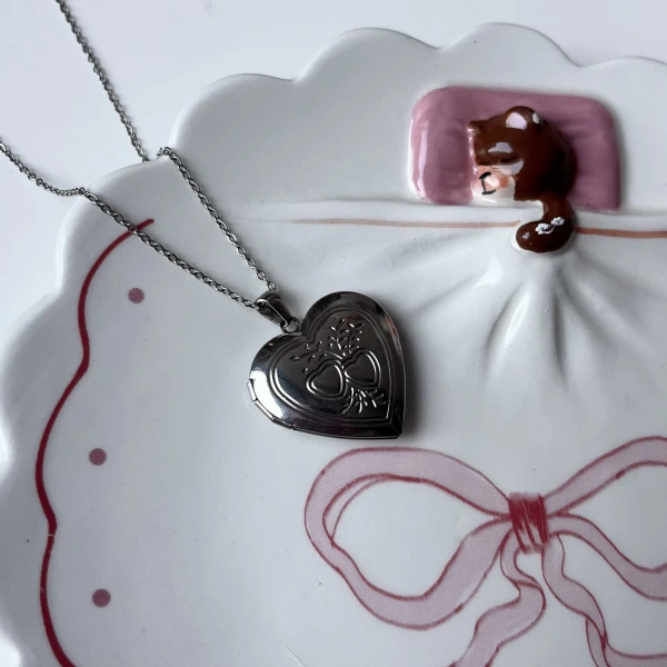 Kalp Desenli Kapaklı Çift Fotoğraflı Kolye (2,1 cm)