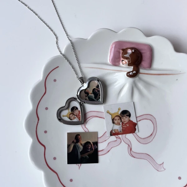 Desenli Kapaklı Çift Fotoğraflı Kolye (2,1 cm)