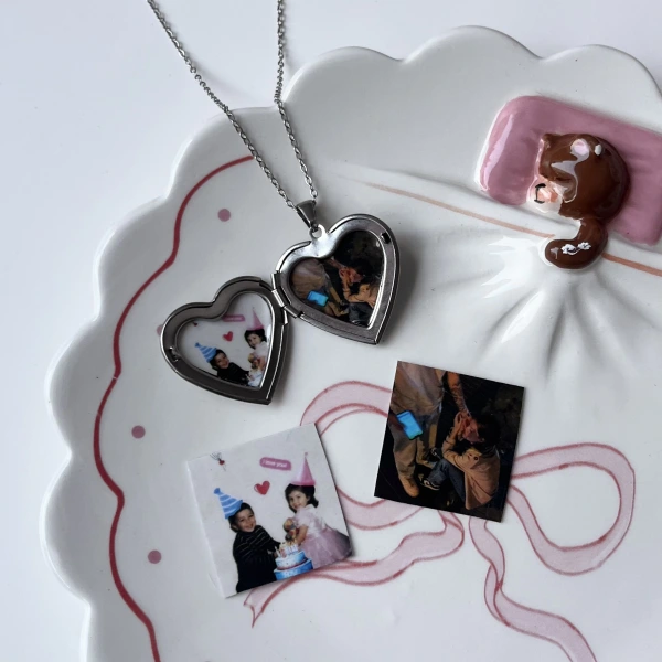 Desenli Kapaklı Çift Fotoğraflı Kolye (2,1 cm)